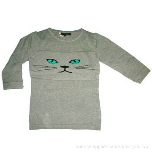 Women's sweater with intarsia pattern